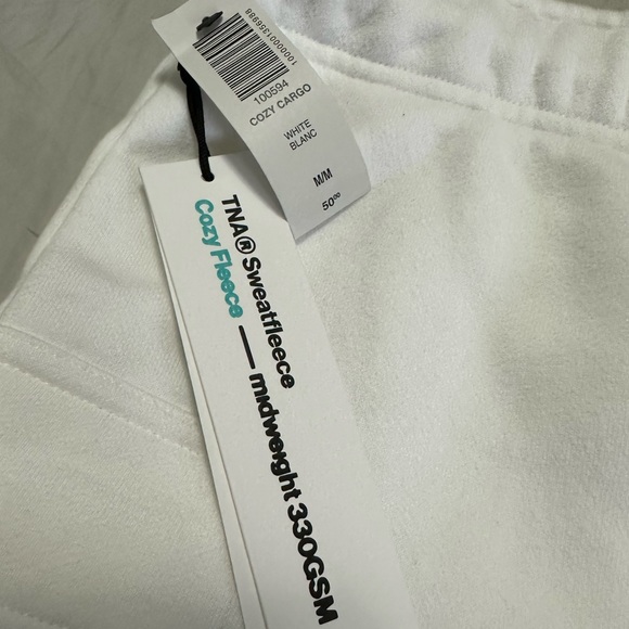 Aritzia TNA Cargo Shorts - Picture 3 of 5